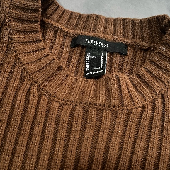 SOLD!! Forever 21 Brown Cropped Sweater! 🐻 - Picture 3 of 3
